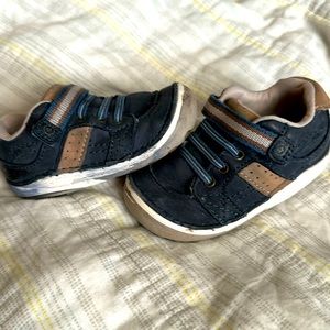 Toddler shoes size 5XW